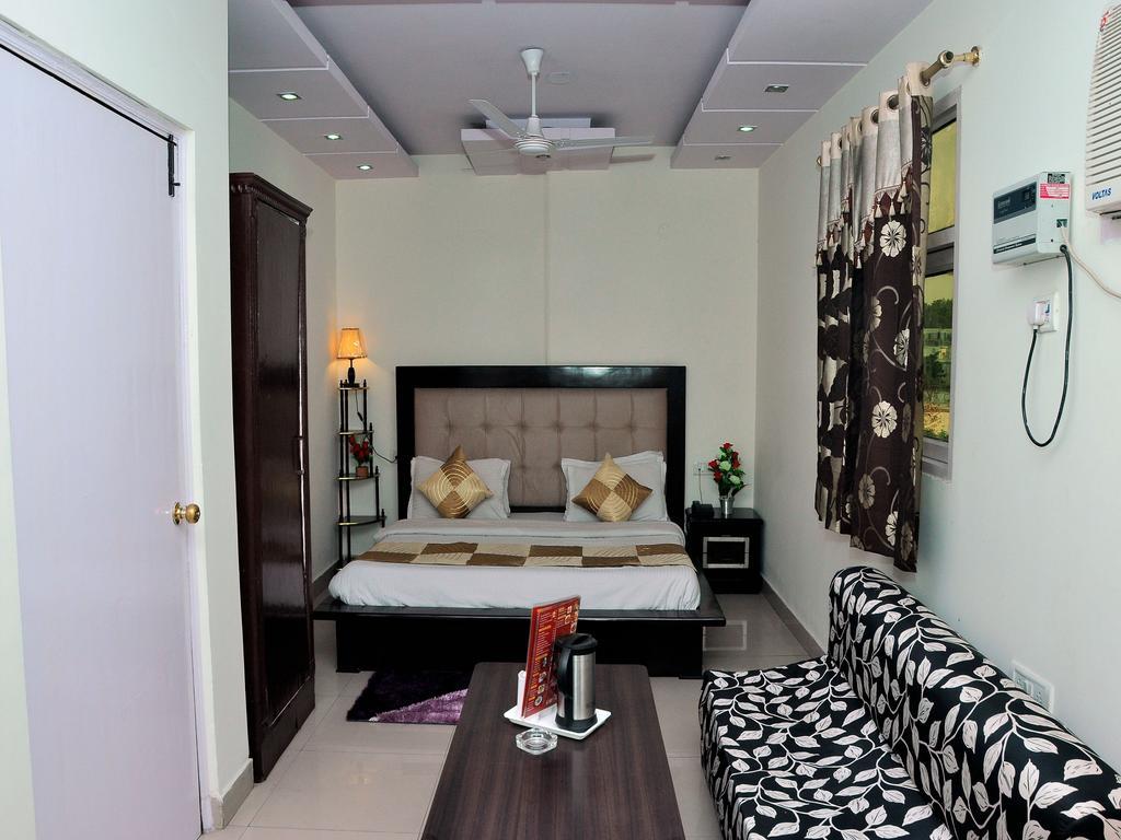 Royal Holidays Hotel New Delhi