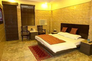 Singh Palace Hotel 3*