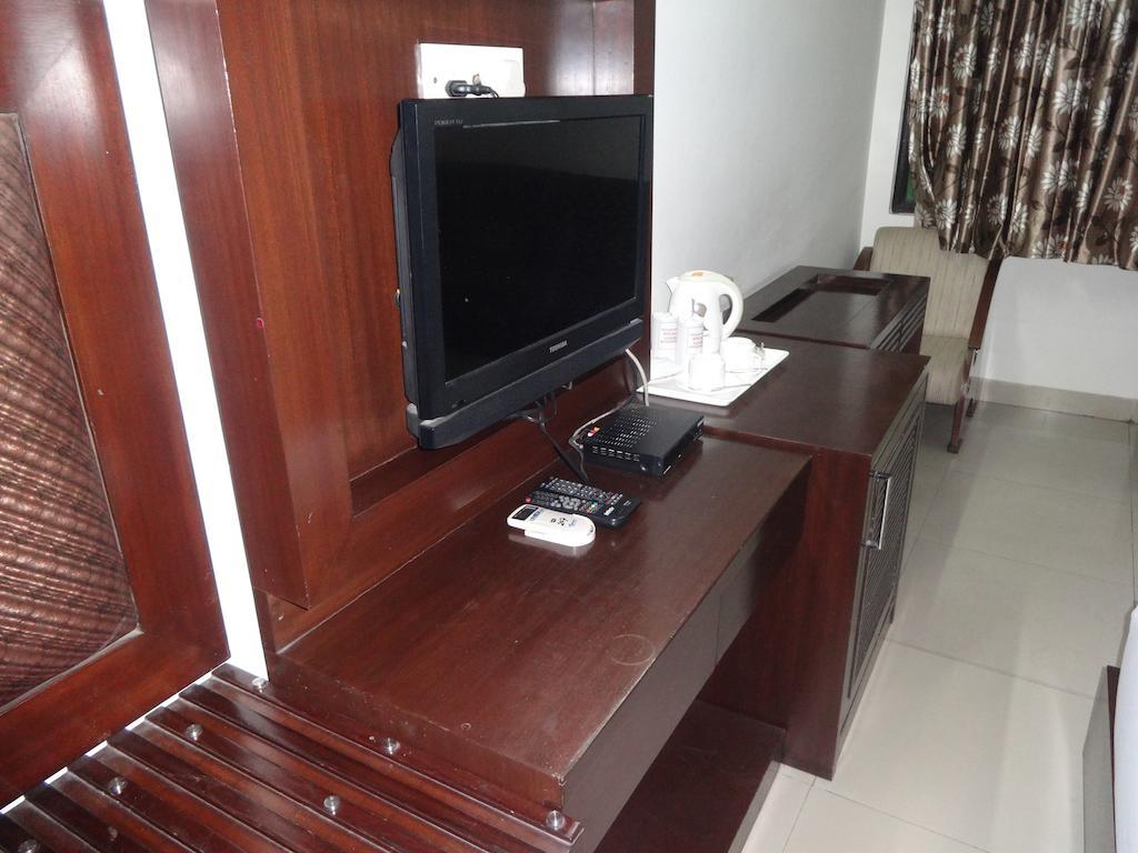 Hotel Zara Grand - Green Park New Delhi