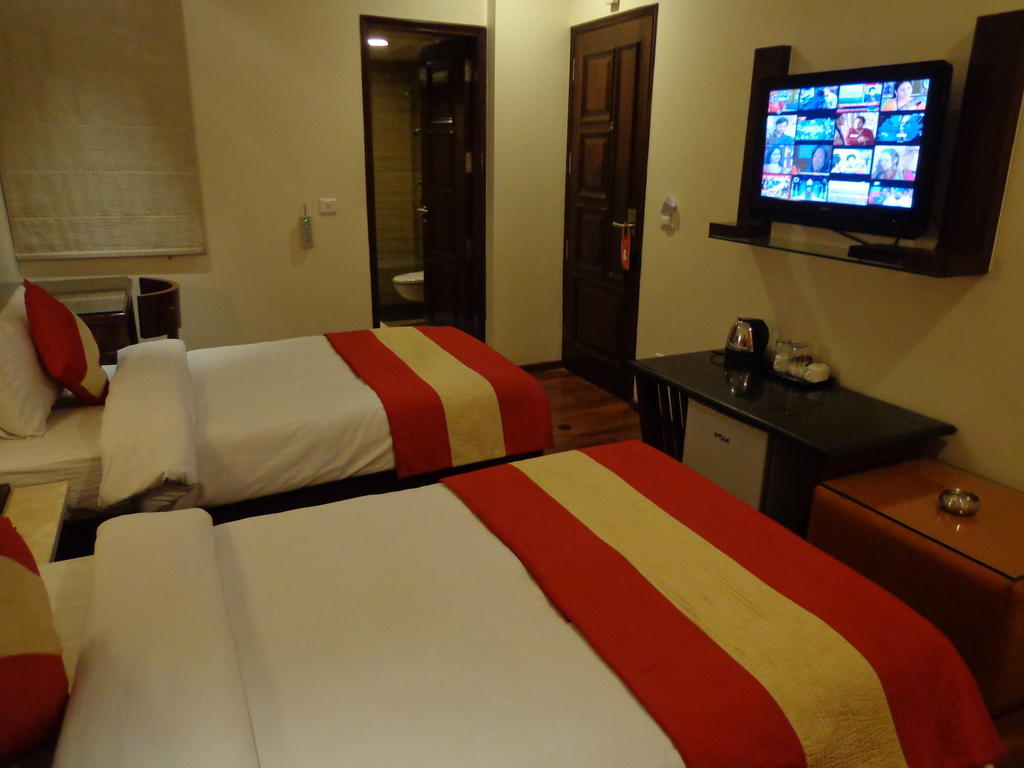 Hotel Aura - Railway Station 3*