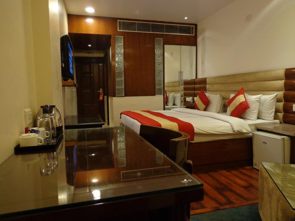 Hotel Aura - Railway Station 3*
