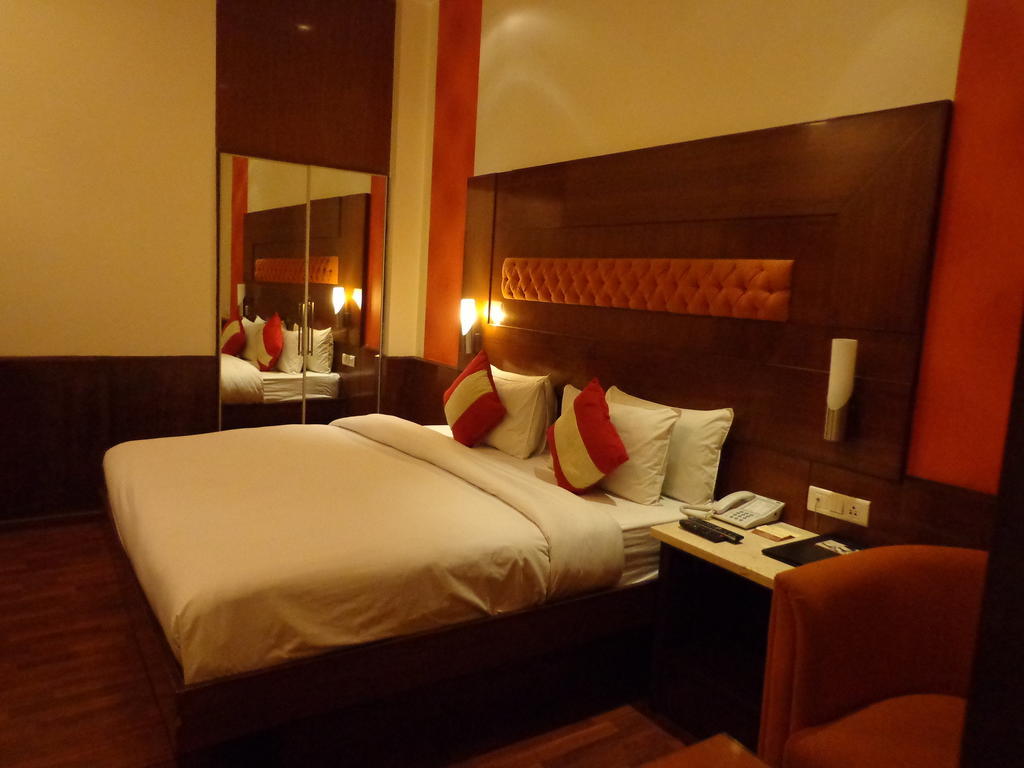 Hotel Aura - Railway Station
