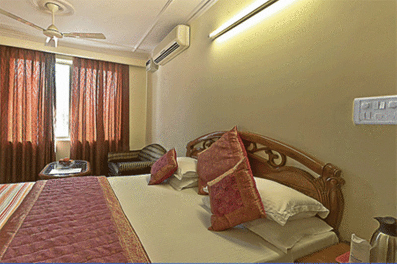 Hotel Pablas International, New Delhi, Near Metro 3*