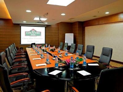Hotel Zone Connect By The Park Saket 5*