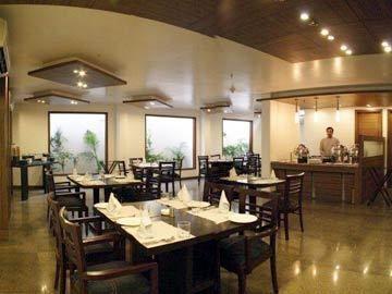 Hotel ​justa Panchsheel Park