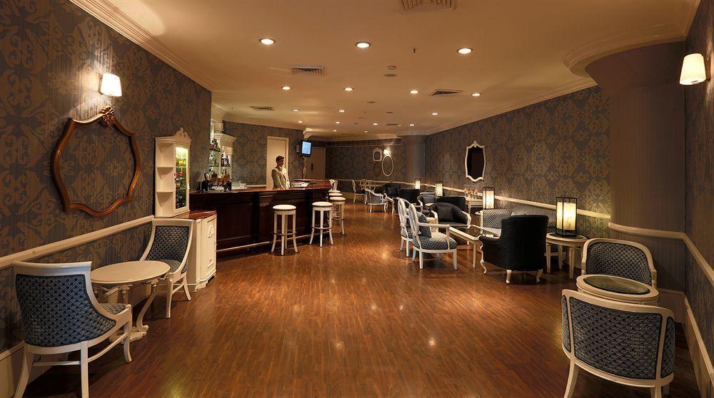 Hotel Townhouse 517 La Sapphire Near Delhi Airport 4*