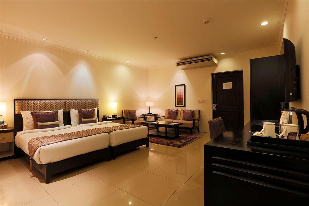 Hotel Townhouse 517 La Sapphire Near Delhi Airport