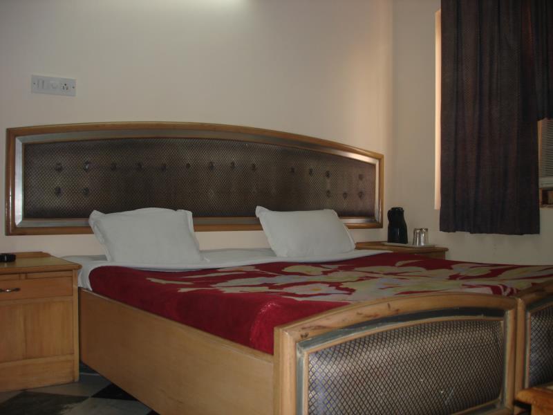Westend 5 Mint From Nizamuddin Railway Station Guest house