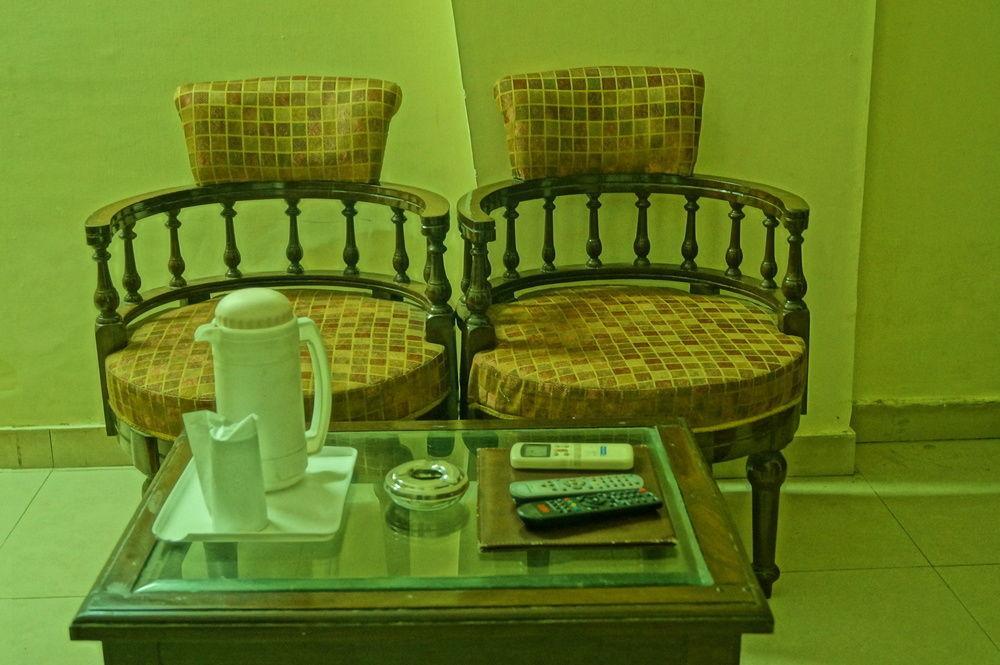 Treebo Paras International Hotel 3*