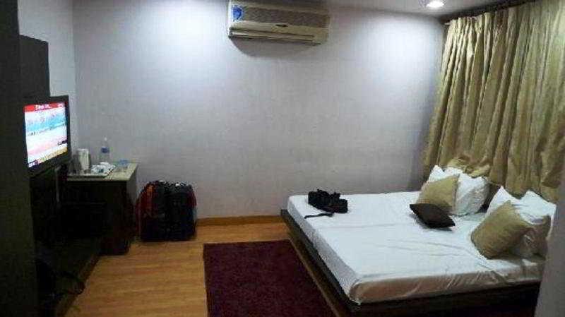 The White Klove Hotel 3*