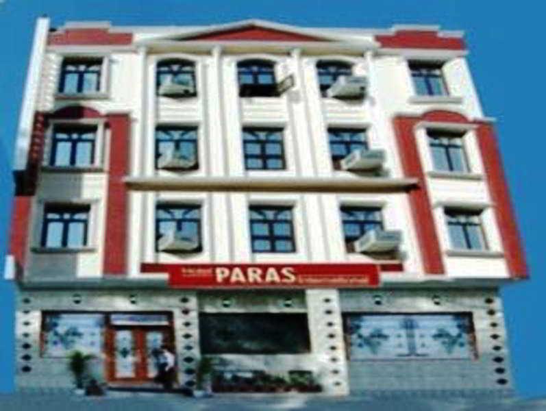 Treebo Paras International Hotel 3*