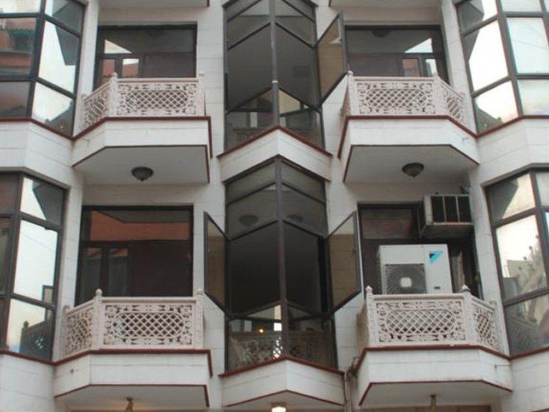 Hotel Baba Deluxe Near Railway Station And Center -by Rcg
