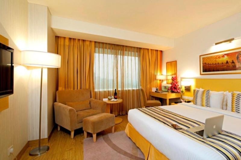 Hotel Zone Connect By The Park Saket 5*