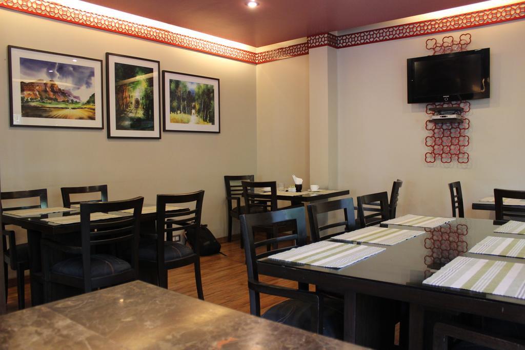Hotel ​justa Panchsheel Park