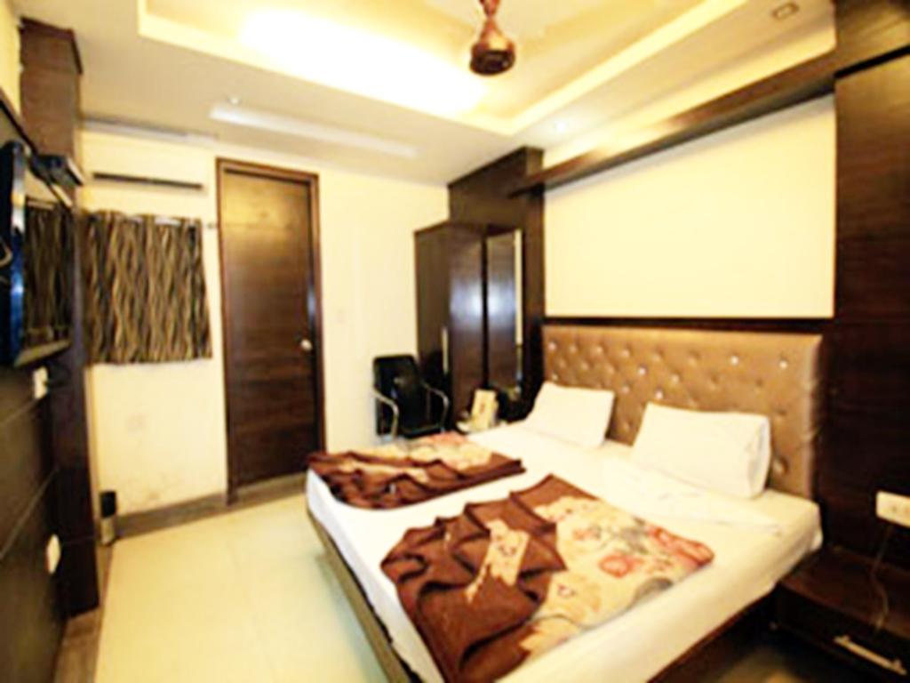Adb Chander Palace Hotel 2*