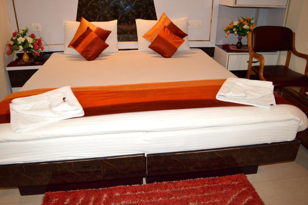 Hotel Su Shree Continental 5 Minutes Walk From Railway Station New Delhi