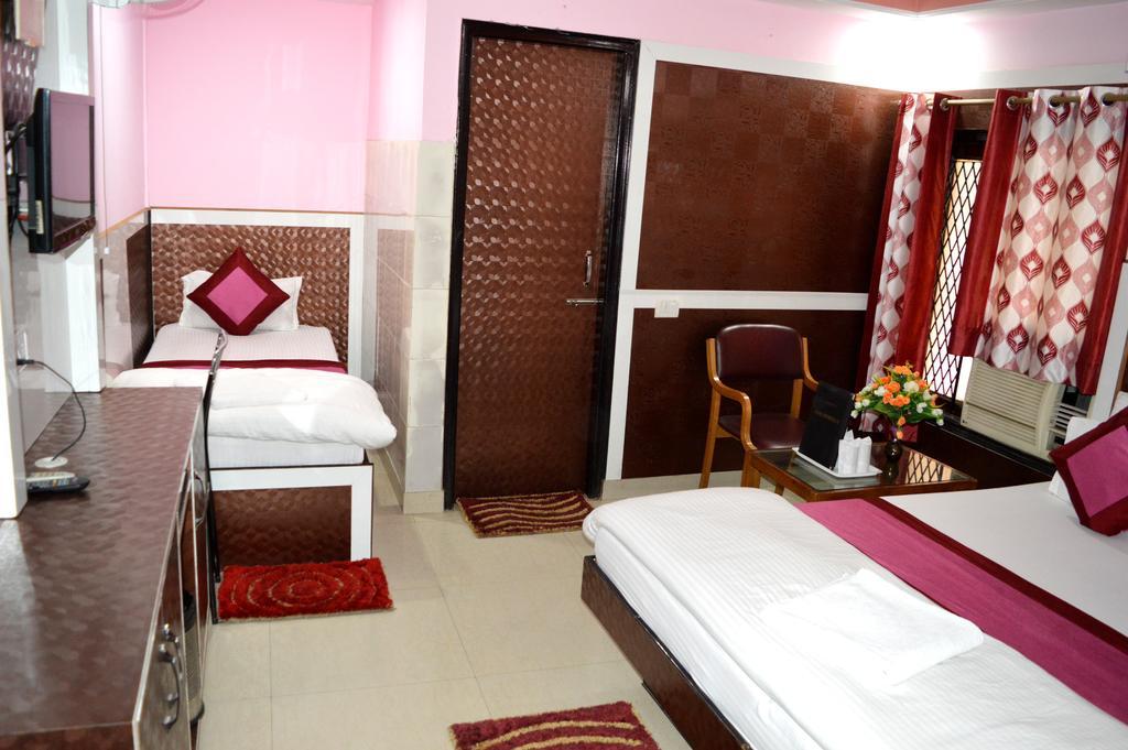 Su Shree Continental 5 Minutes Walk From Railway Station