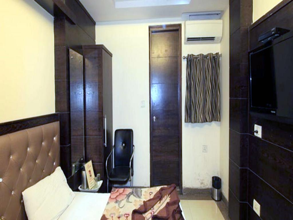 Adb Chander Palace New Delhi