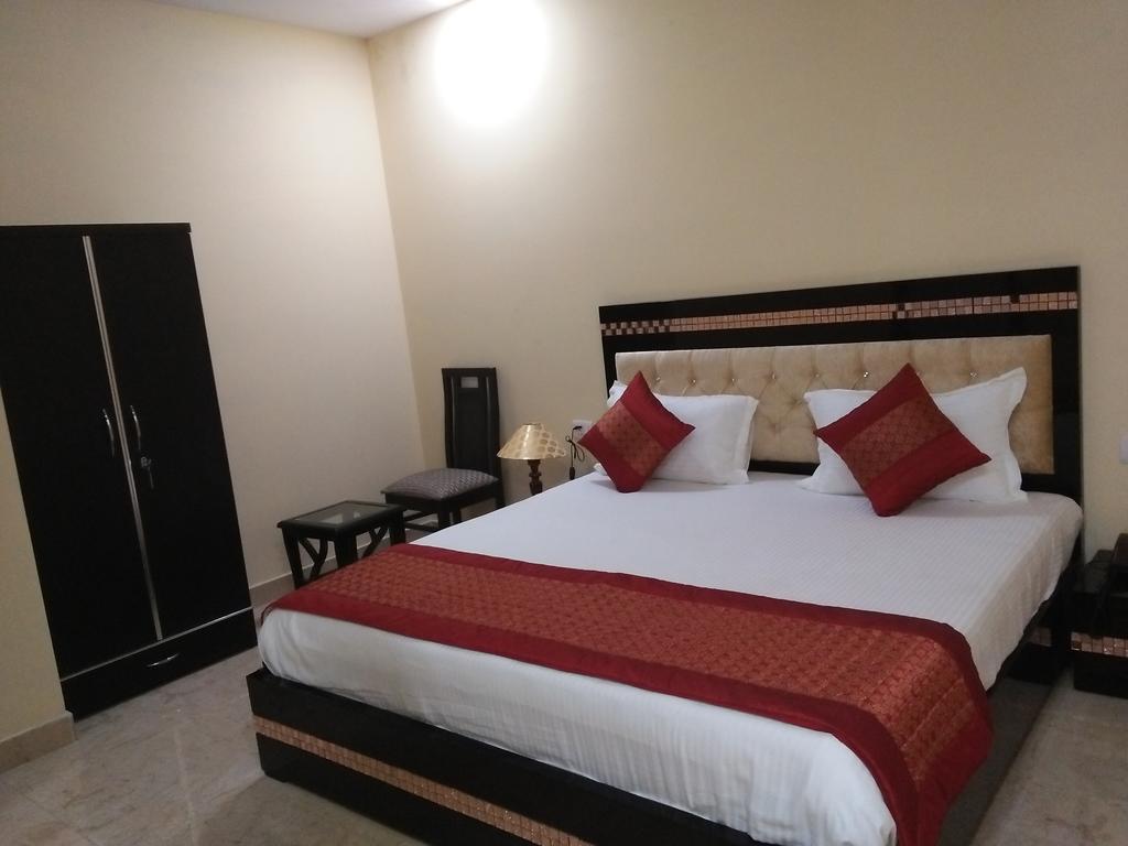 Ashoka Palace Near Igi Airport Hotel 4*