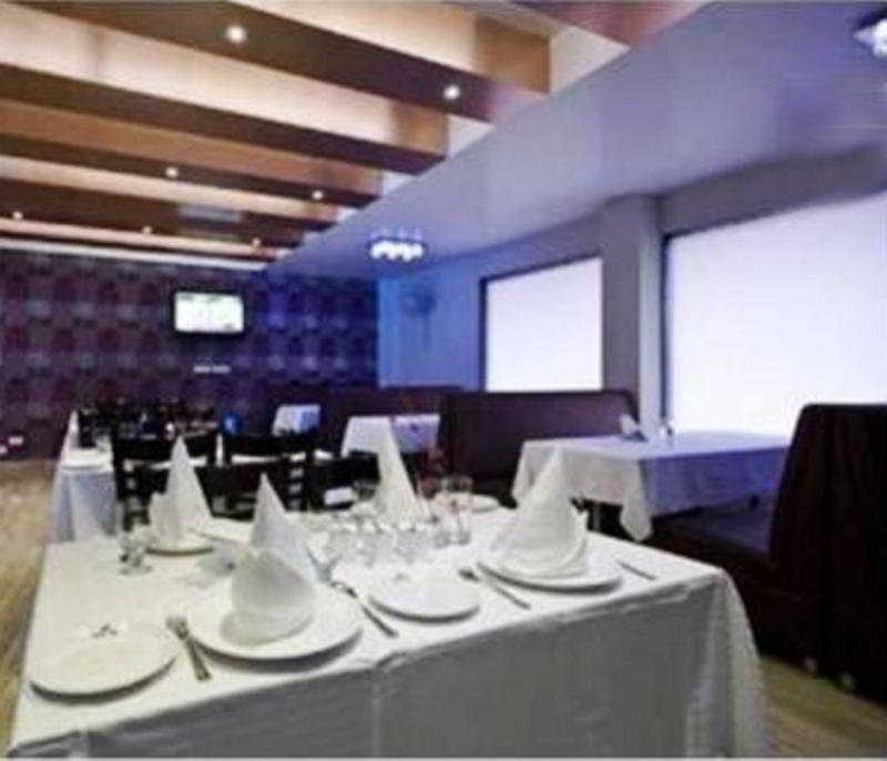Treebo Premium Relax Patel Nagar 4*
