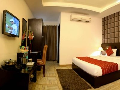 Hotel Oyo 3398 Golden Petal Hotel & Banquet New Delhi