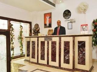 Treebo Paras International Hotel 3*