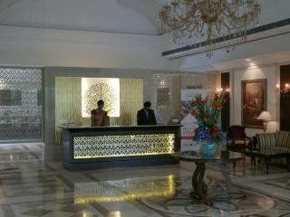 Hotel Zone Connect By The Park Saket 5*