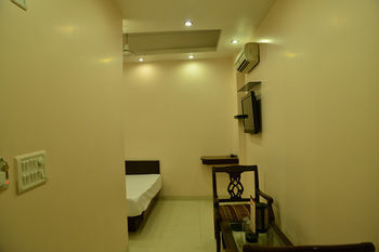 Amax Hotel