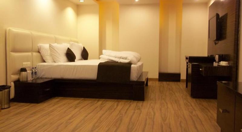 Elegance Hotel 3*