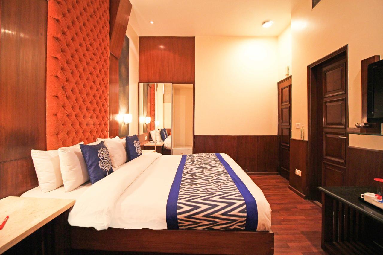 Hotel Aura - Railway Station