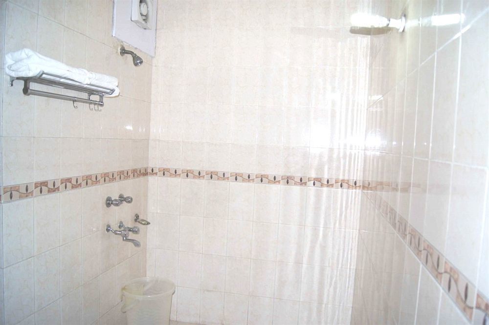 Guest house Westend 5 Mint From Nizamuddin Railway Station