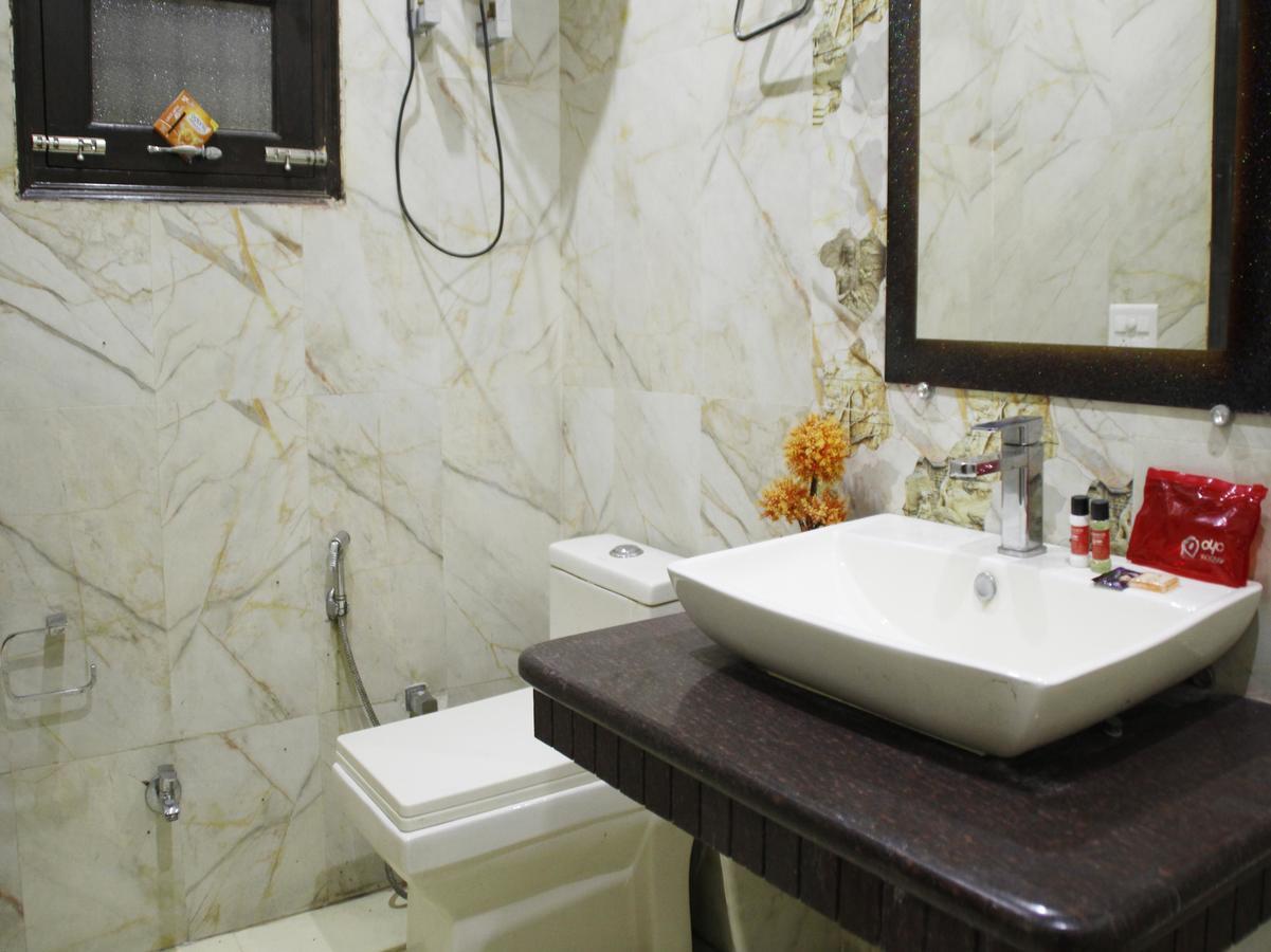 Oyo 3398 Golden Petal Hotel & Banquet Hotel 3*