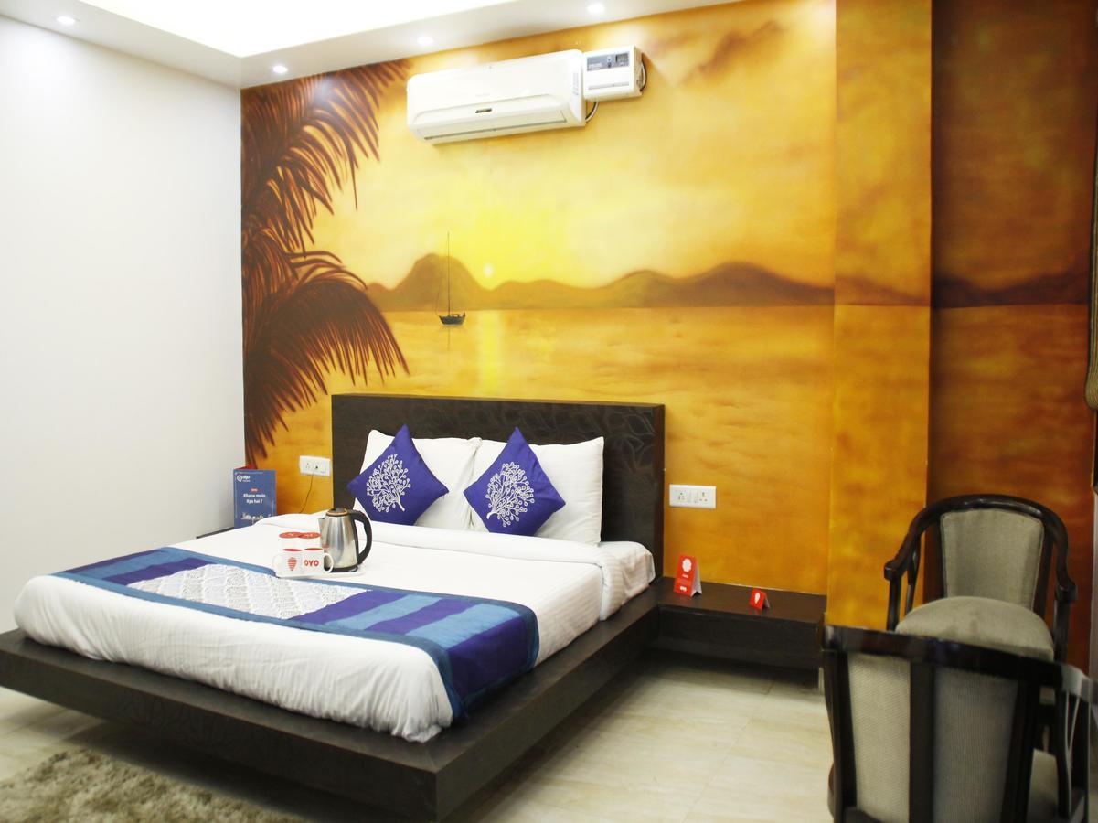 Hotel Oyo 3398 Golden Petal Hotel & Banquet 3*