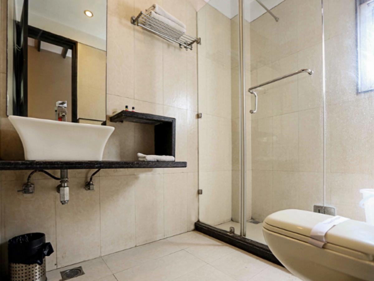 Treebo Premium Relax Patel Nagar