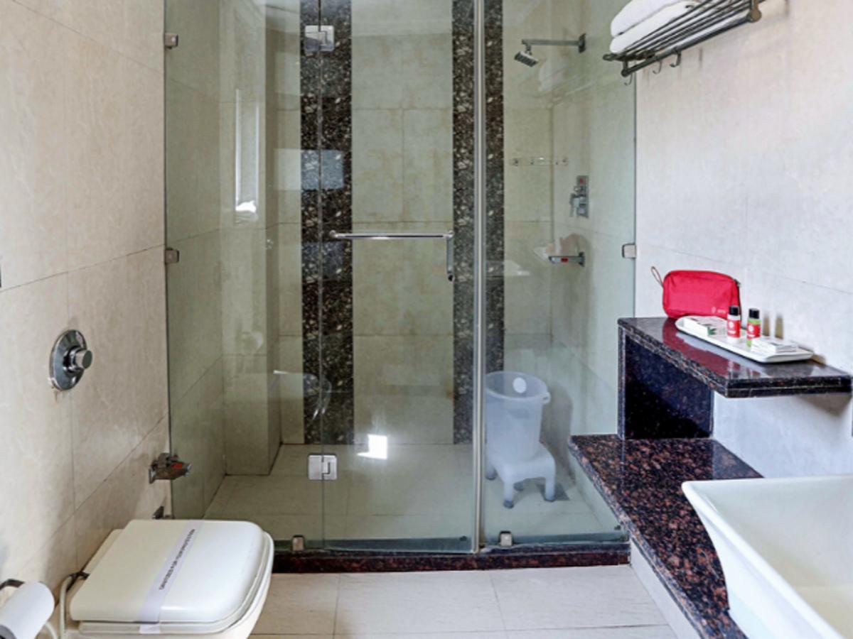 Treebo Premium Relax Patel Nagar
