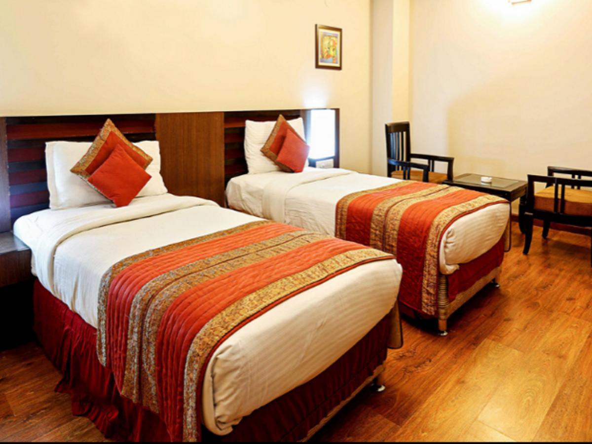 Treebo Premium Relax Patel Nagar
