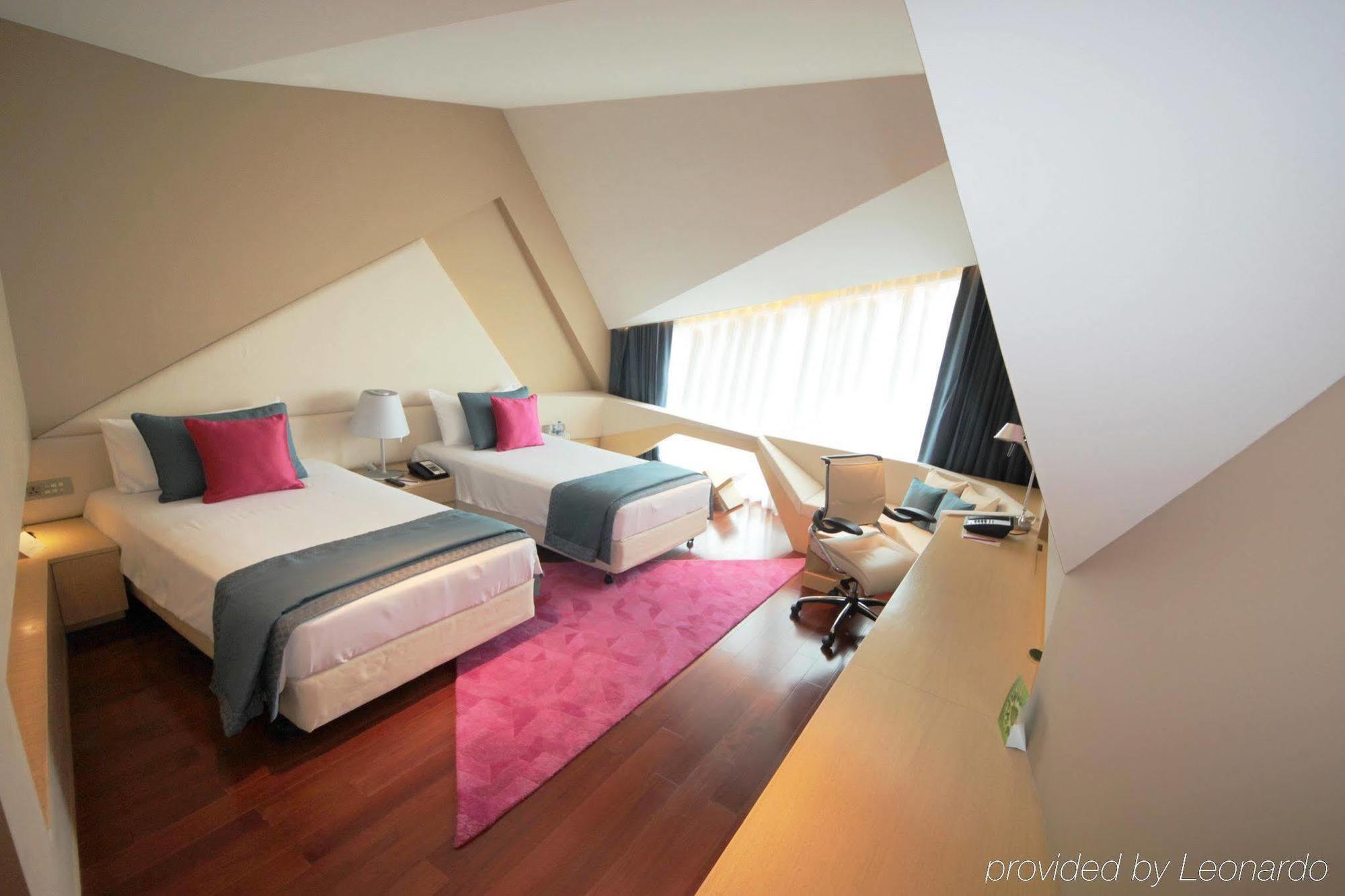 Hotel Vivanta New Delhi, Dwarka 5*