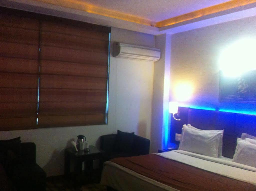 Hotel Beyond 3*