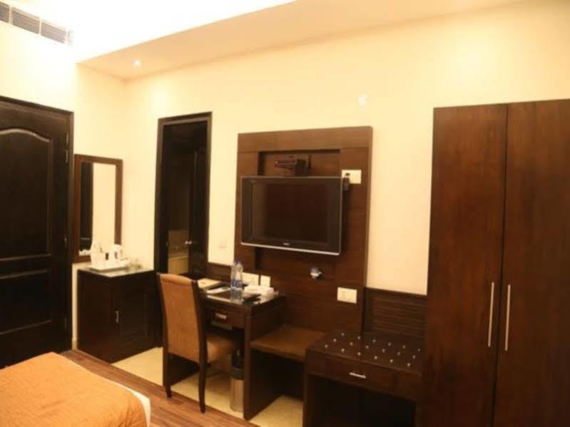 Hotel Jht New Delhi