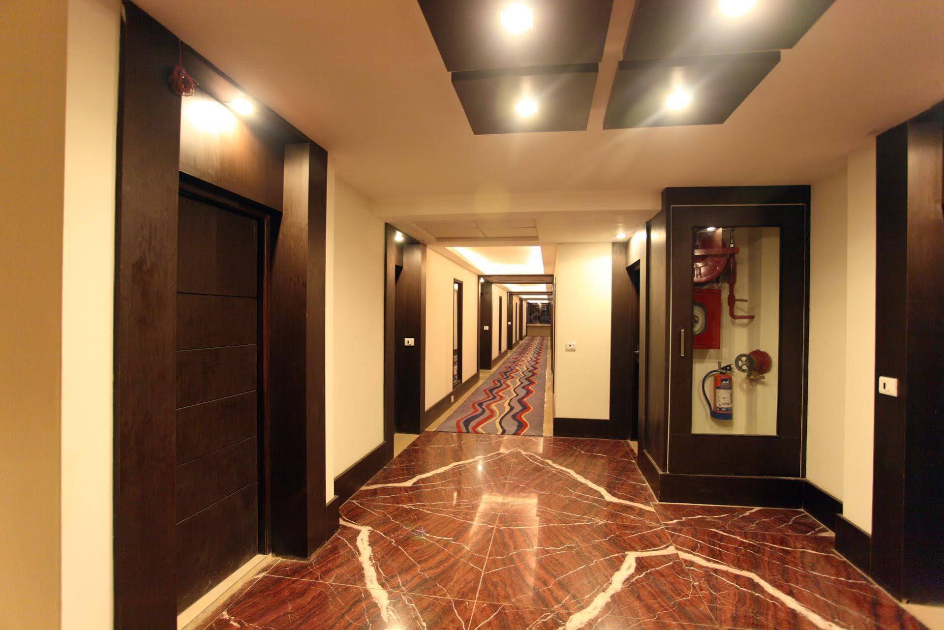 Surya Plaza Hotel Nova Deli