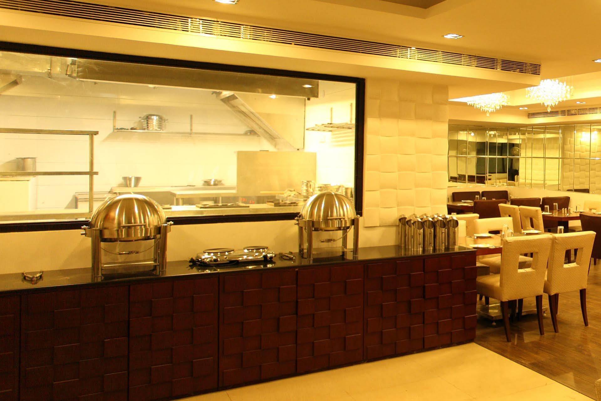 Hotel Surya Plaza *