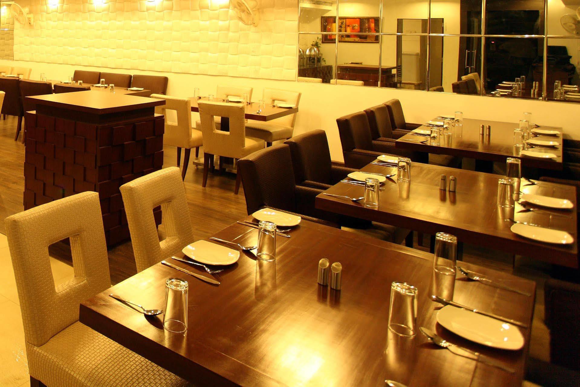 Surya Plaza Hotel Nova Deli