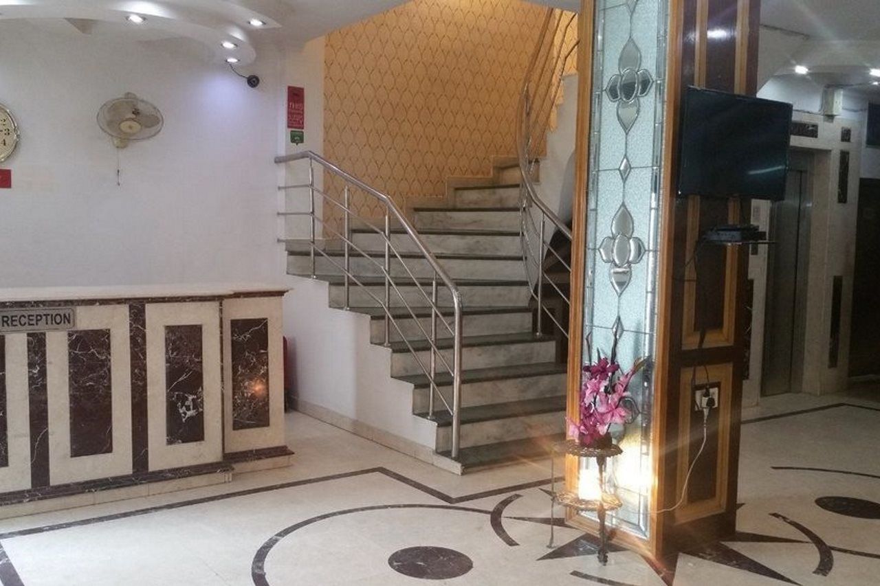 Treebo Paras International Hotel