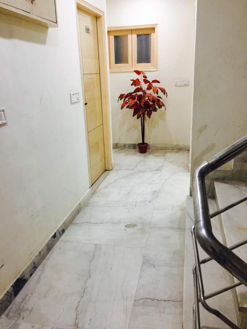 Lord Krishna Walking Distance From Railway Station 2* New Delhi