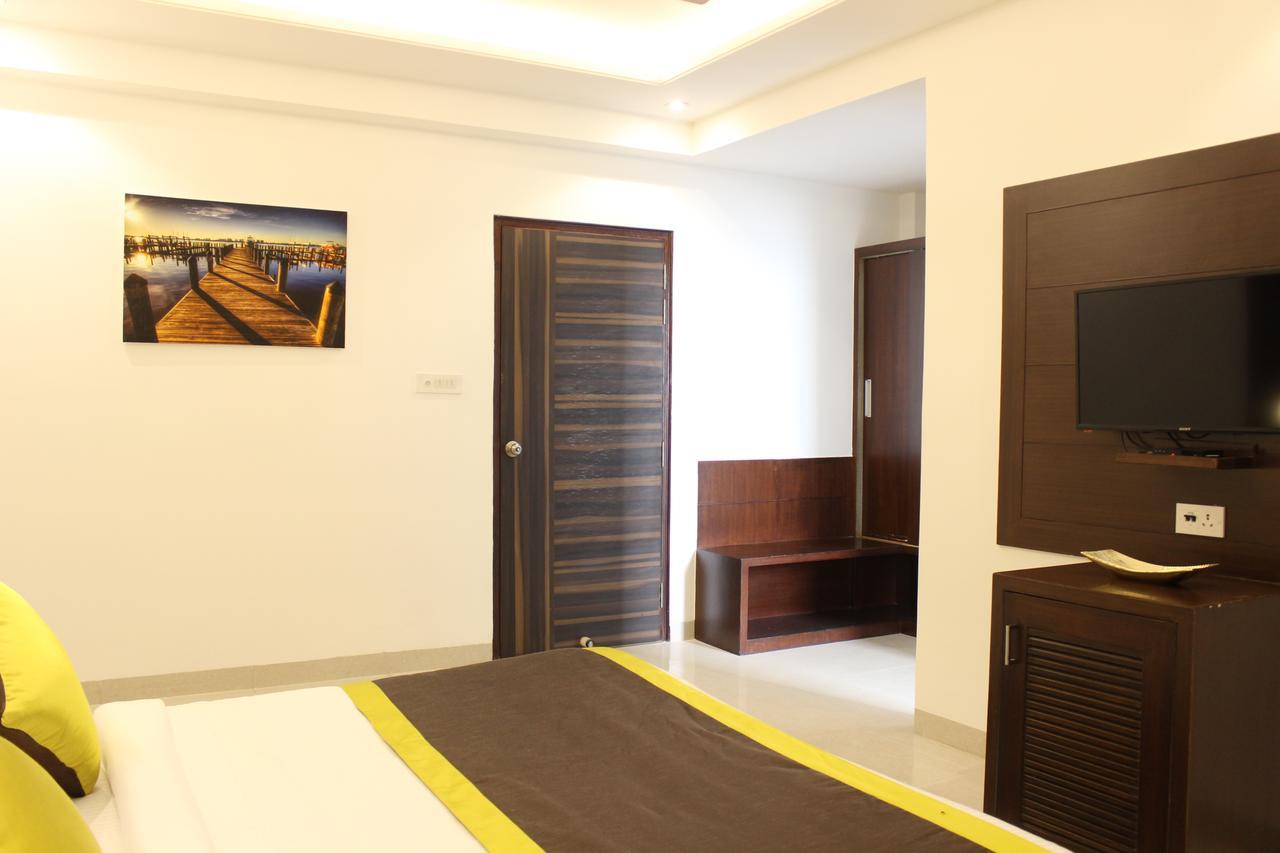 Hotel Aero Star Near Delhi Airport 3*