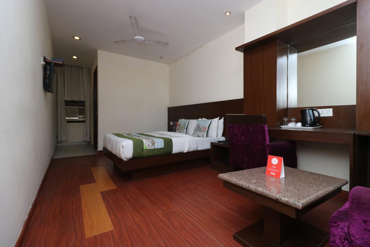 Hotel The Raj At Railway Station