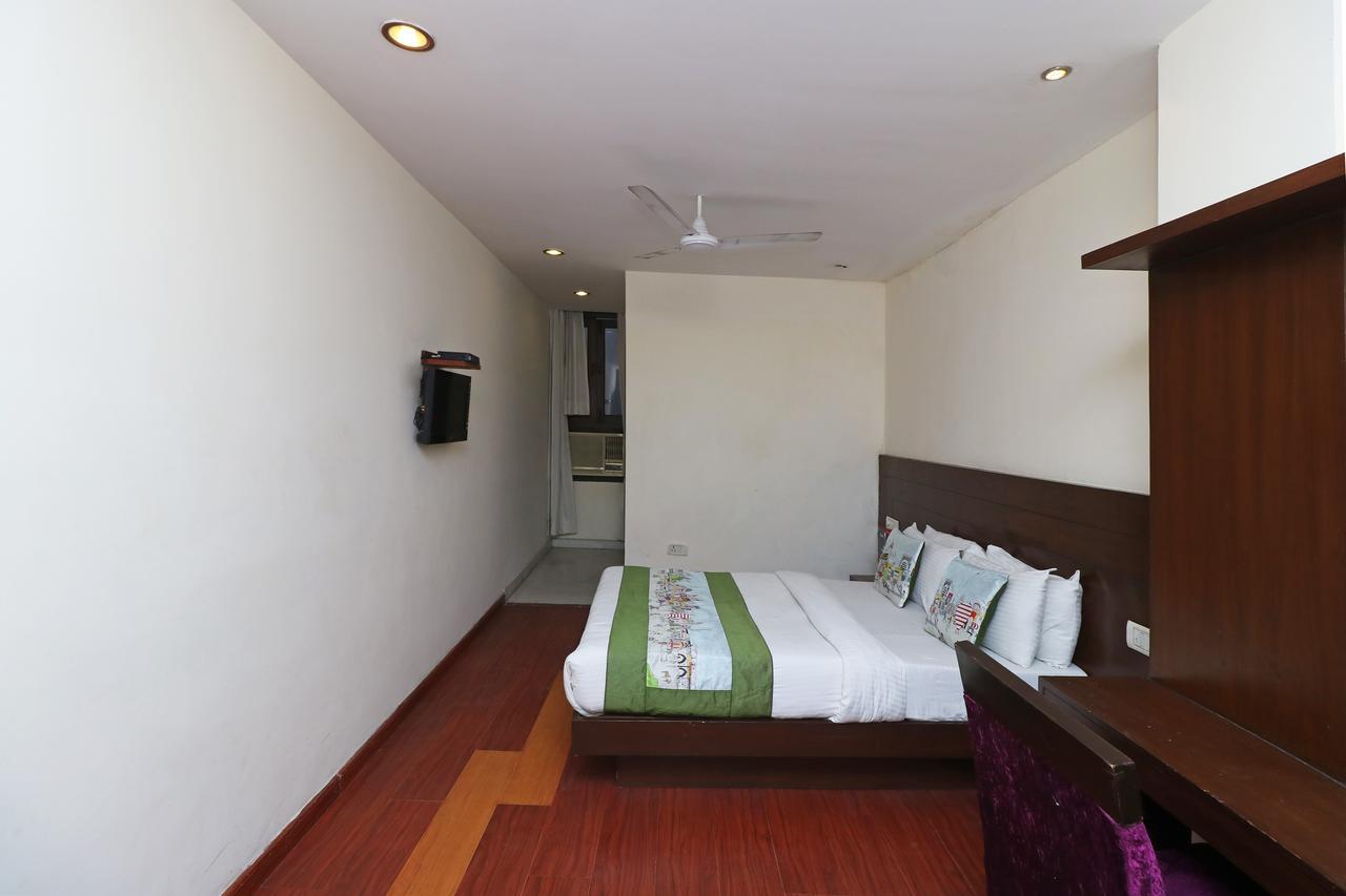 Hotel The Raj At Railway Station