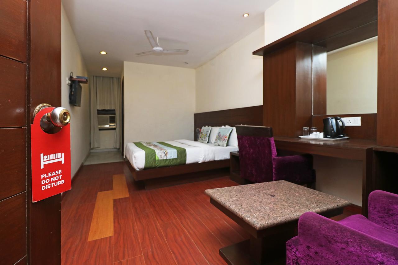 Hotel The Raj At Railway Station New Delhi