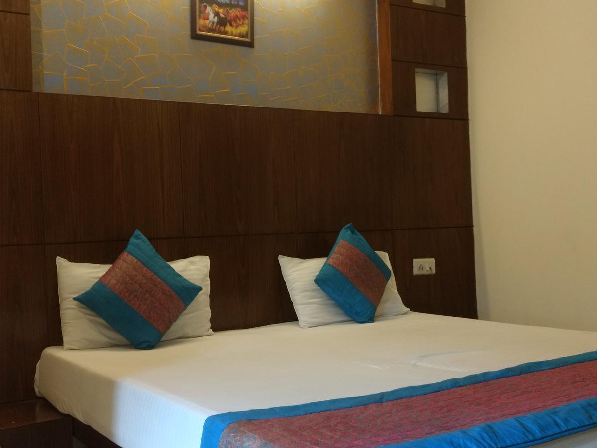 Sun Village Near Railway Station Hotel Nova Deli