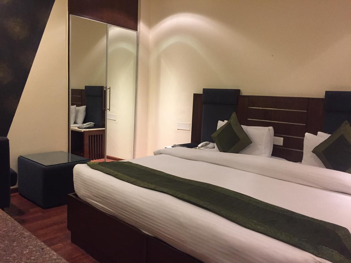 Aura - Railway Station Hotel New Delhi